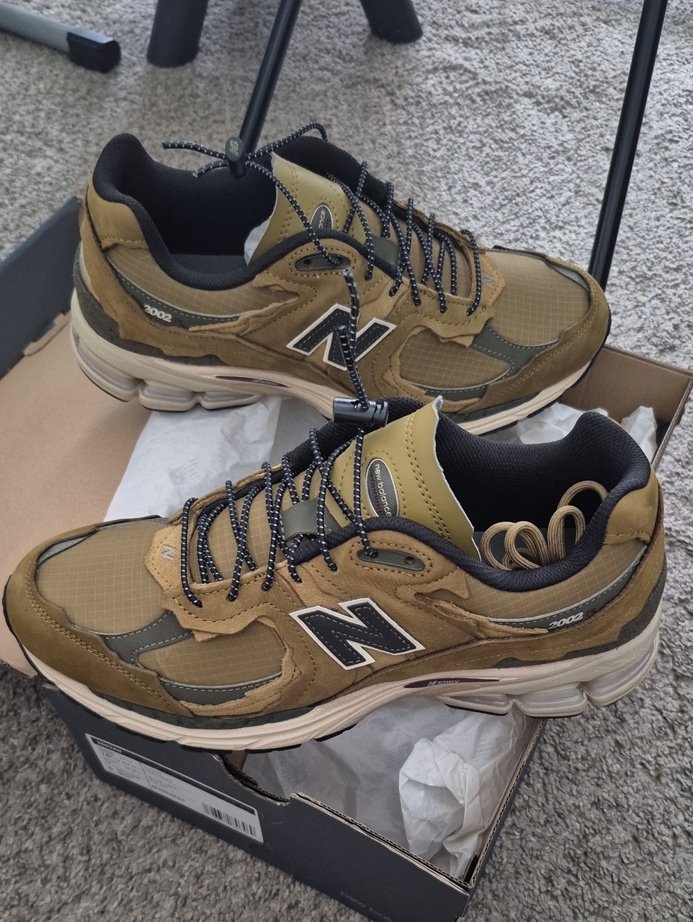 New Balance Men’s 2002R Olive/Tan Sneakers